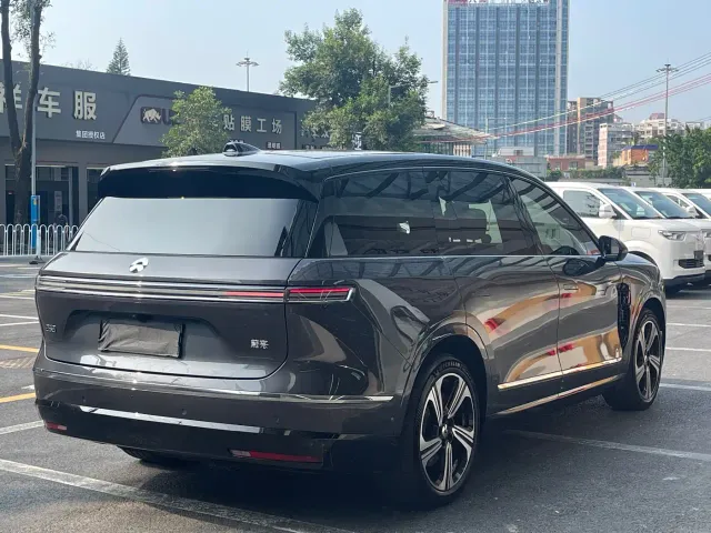 Nio ES8 — Фото автомобиля 8