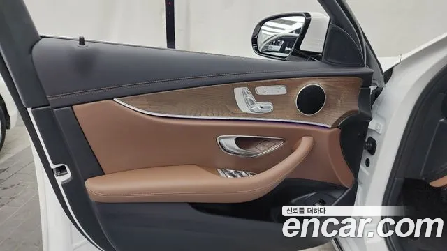Mercedes-Benz E-Class — Фото автомобиля 22