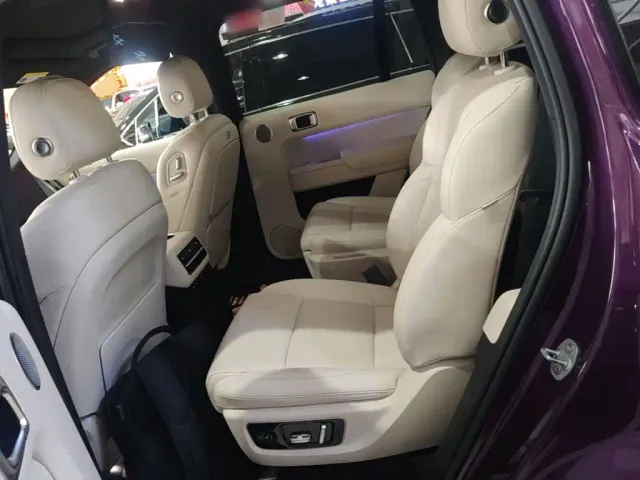 Li Auto L9 — Фото автомобиля 16