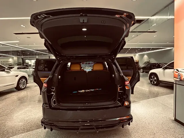 Li Auto i8 — Фото автомобиля 18