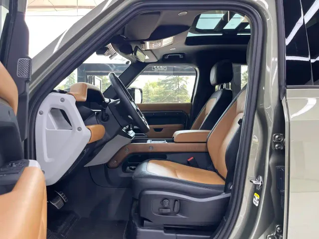 Land Rover Defender — Фото автомобиля 19