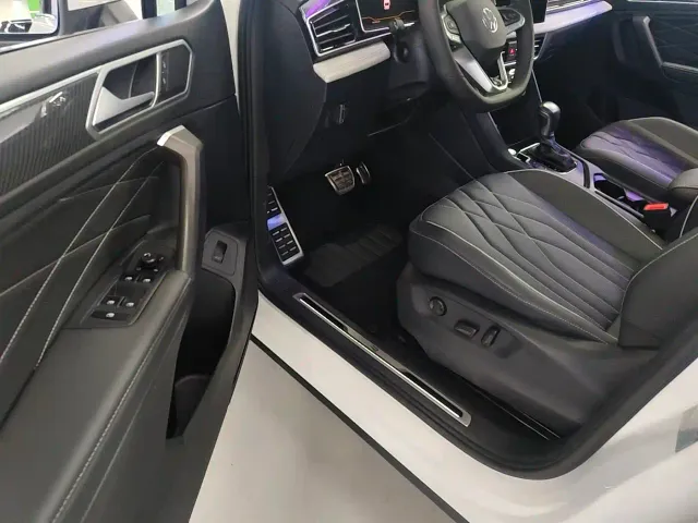 Volkswagen Tiguan L — Фото автомобиля 3