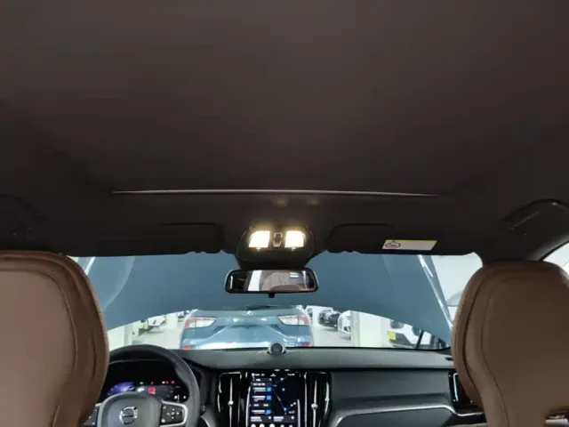 Volvo XC60 — Фото автомобиля 17