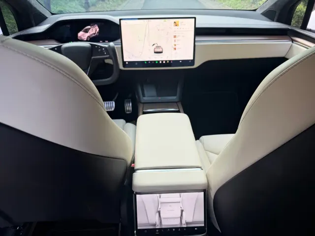 Tesla Model X — Фото автомобиля 6