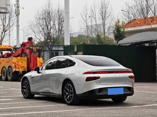 Xpeng P7 — Фото автомобиля 9