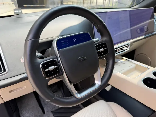 Li Auto L9 — Фото автомобиля 10
