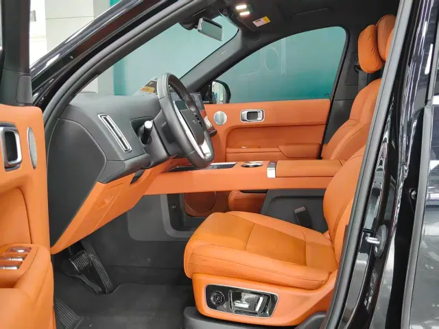 Li Auto L8 — Фото автомобиля 2