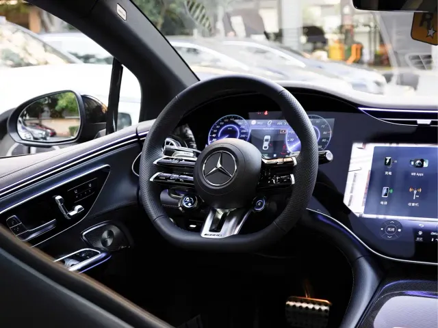 Mercedes-Benz EQE AMG — Фото автомобиля 16