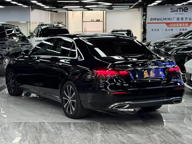 Mercedes-Benz E-Class — Фото автомобиля 5