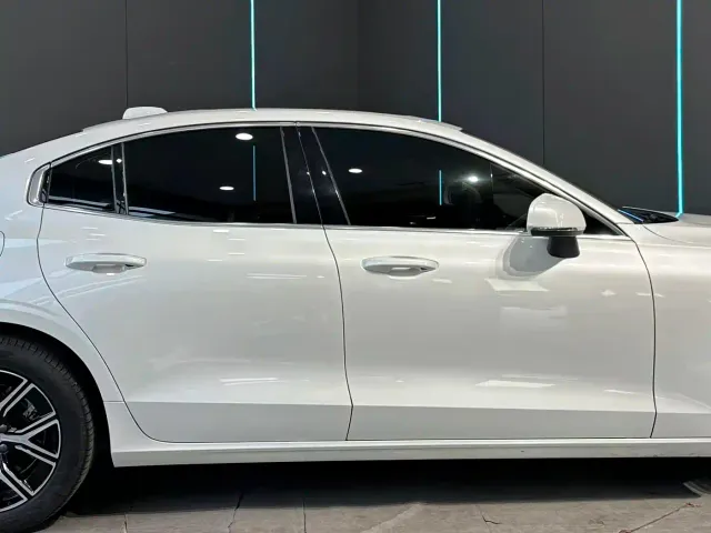 Volvo S60 — Фото автомобиля 5
