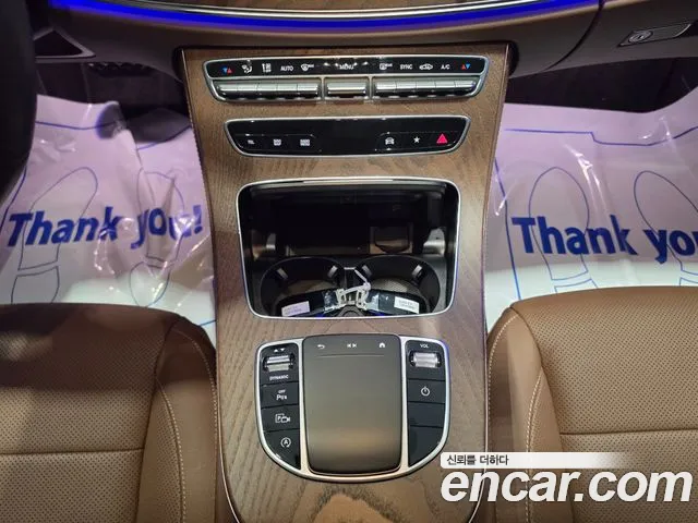 Mercedes-Benz E-Class — Фото автомобиля 16