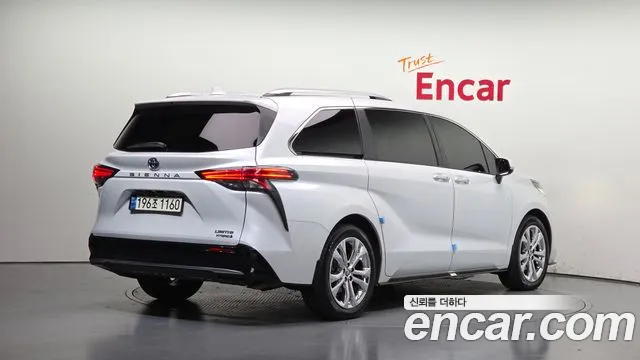 Toyota Sienna — Фото автомобиля 2