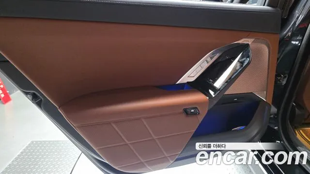 BMW i7 — Фото автомобиля 25