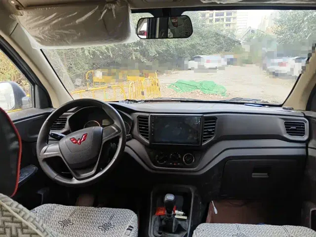 Wuling Hongguang V — Фото автомобиля 12