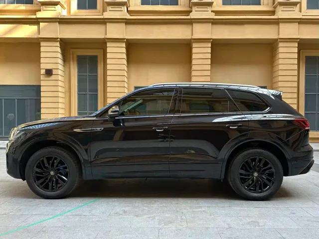 Volkswagen Touareg — Фото автомобиля 4