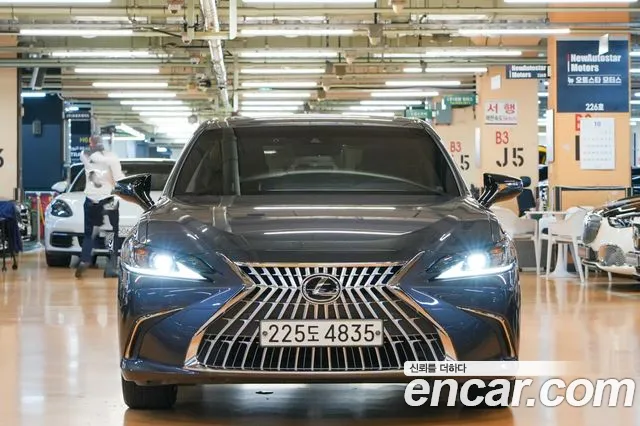 Lexus ES 7th Gen — Фото автомобиля 3