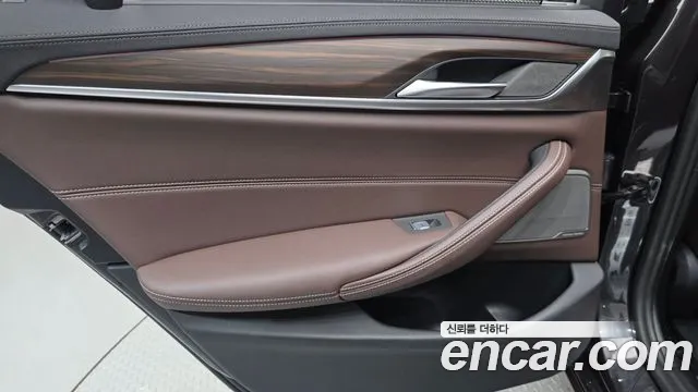 BMW 5 Series G30 — Фото автомобиля 14