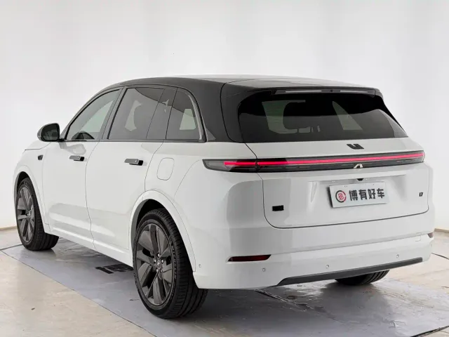 Li Auto L7 — Фото автомобиля 17