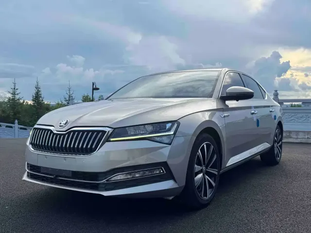 Фотография автомобиля — Skoda Superb