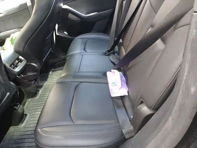 Tesla Model Y — Фото автомобиля 13