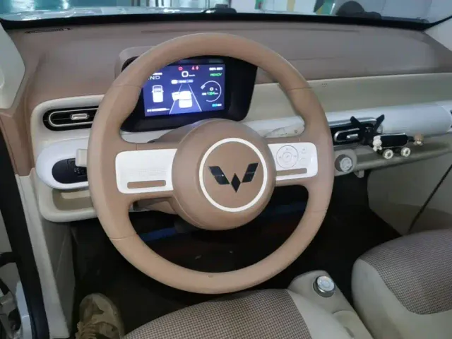 Wuling Hongguang Mini EV — Фото автомобиля 10