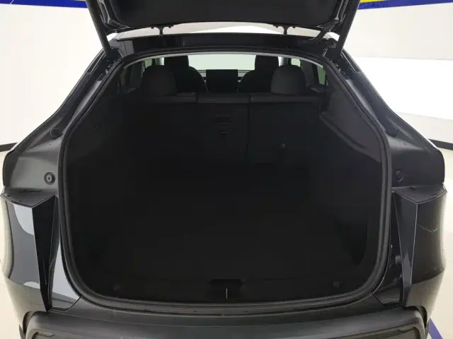 Tesla Model Y — Фото автомобиля 4