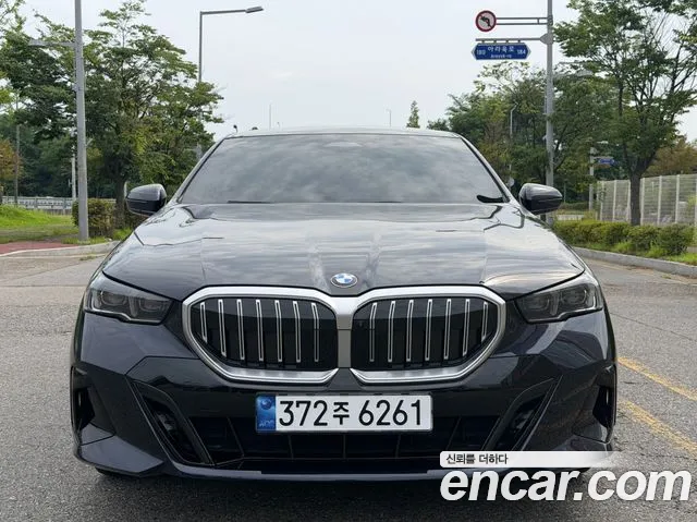 BMW 5-Series — Фото автомобиля 3