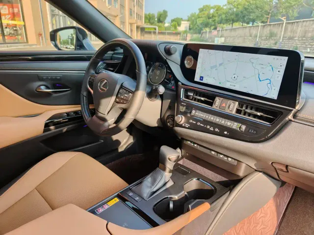 Lexus ES — Фото автомобиля 12