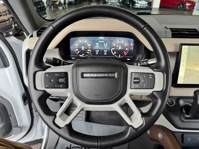 Land Rover Defender — Фото автомобиля 9