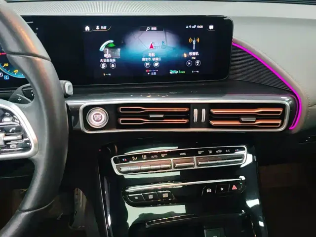Mercedes-Benz EQC — Фото автомобиля 8
