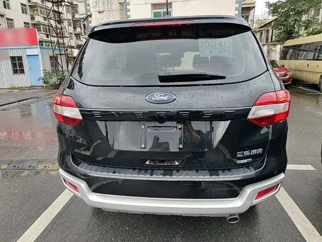 Ford Everest — Фото автомобиля 5