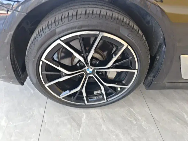 BMW 5 Series — Фото автомобиля 21