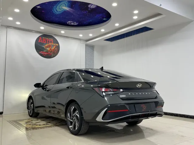 Hyundai Elantra — Фото автомобиля 16