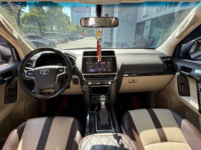 Toyota Prado — Фото автомобиля 10
