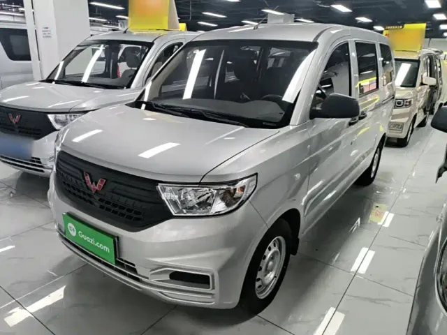 Фотография автомобиля — Wuling Hongguang V