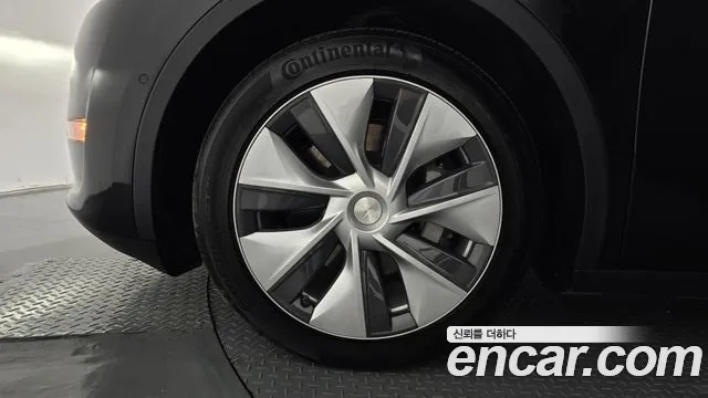 Tesla Model Y — Фото автомобиля 5