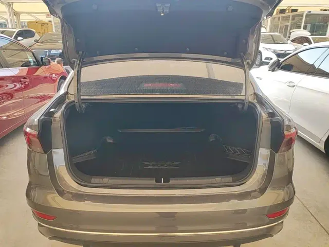 Geely Emgrand — Фото автомобиля 18