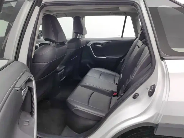 Toyota RAV4 — Фото автомобиля 15