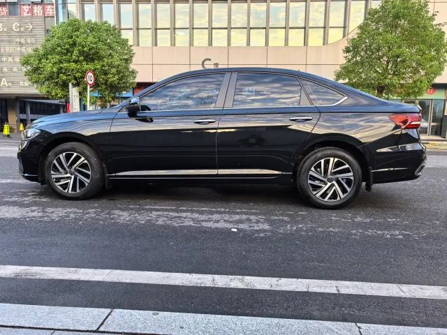 Volkswagen Lavida — Фото автомобиля 10