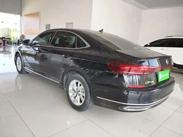 Volkswagen Passat — Фото автомобиля 4