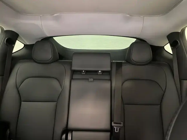 Tesla Model Y — Фото автомобиля 16