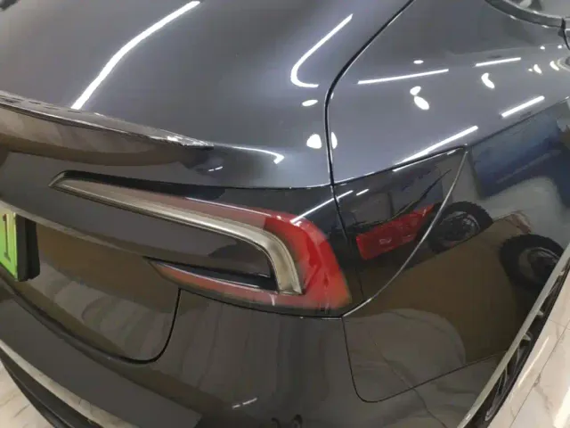 Tesla Model 3 — Фото автомобиля 7
