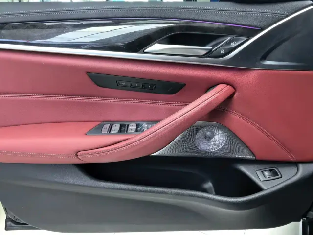 BMW 5 Series — Фото автомобиля 10