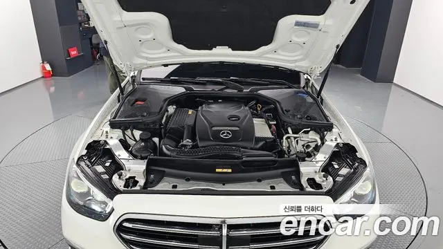 Mercedes-Benz E-Class — Фото автомобиля 6