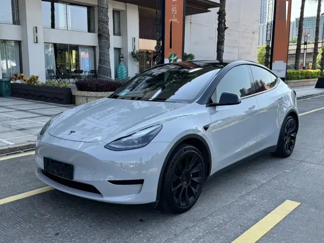 Фотография автомобиля — Tesla Model Y