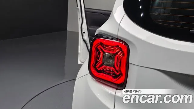 Jeep Renegade — Фото автомобиля 23