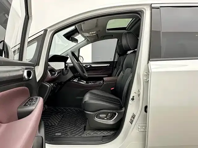 GAC Trumpchi M6 — Фото автомобиля 12