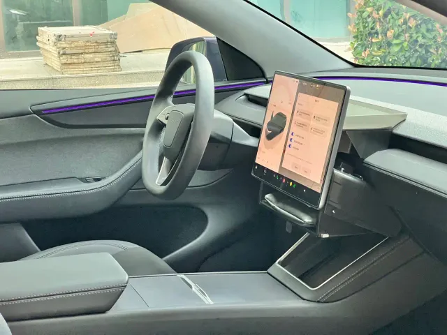 Tesla Model Y 2025 Rear-Wheel Drive — Фото автомобиля 12