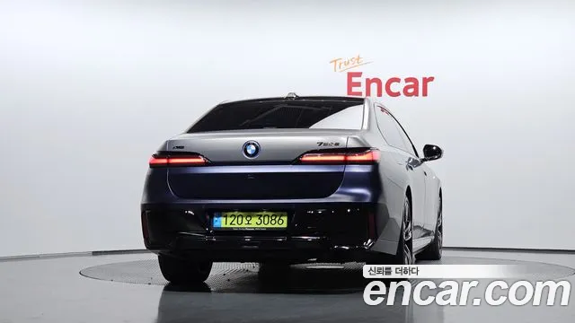 BMW 7-Series — Фото автомобиля 4