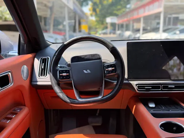 Li Auto L8 — Фото автомобиля 8